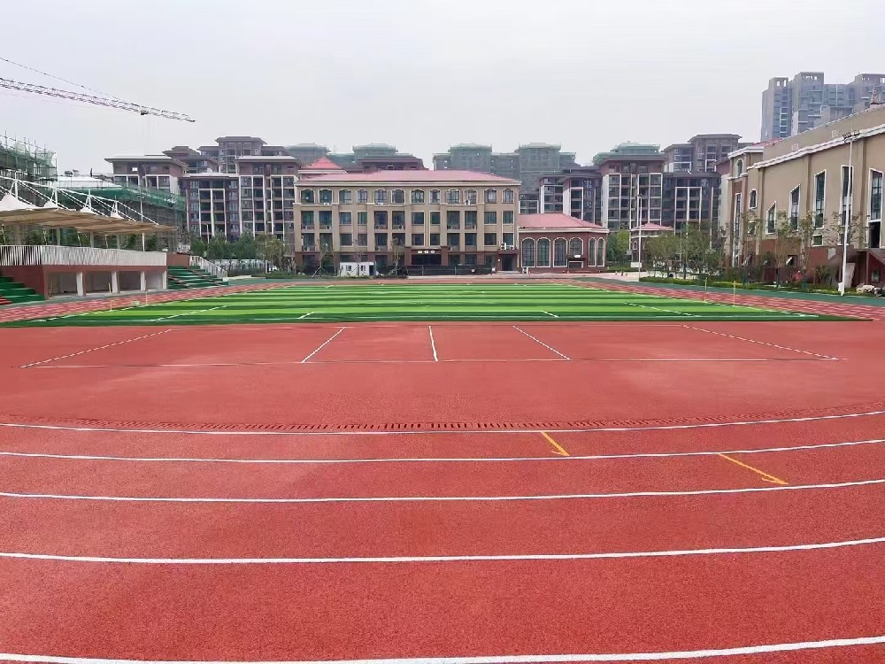 复合型塑胶跑道是怎样施工的详情介绍