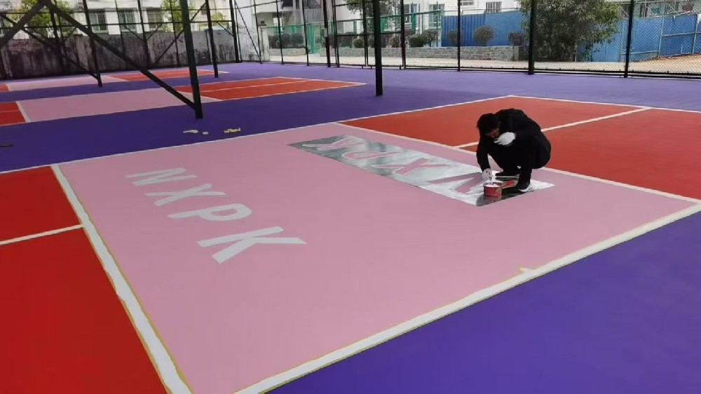 重庆匹克球场施工丙烯酸地面铺设